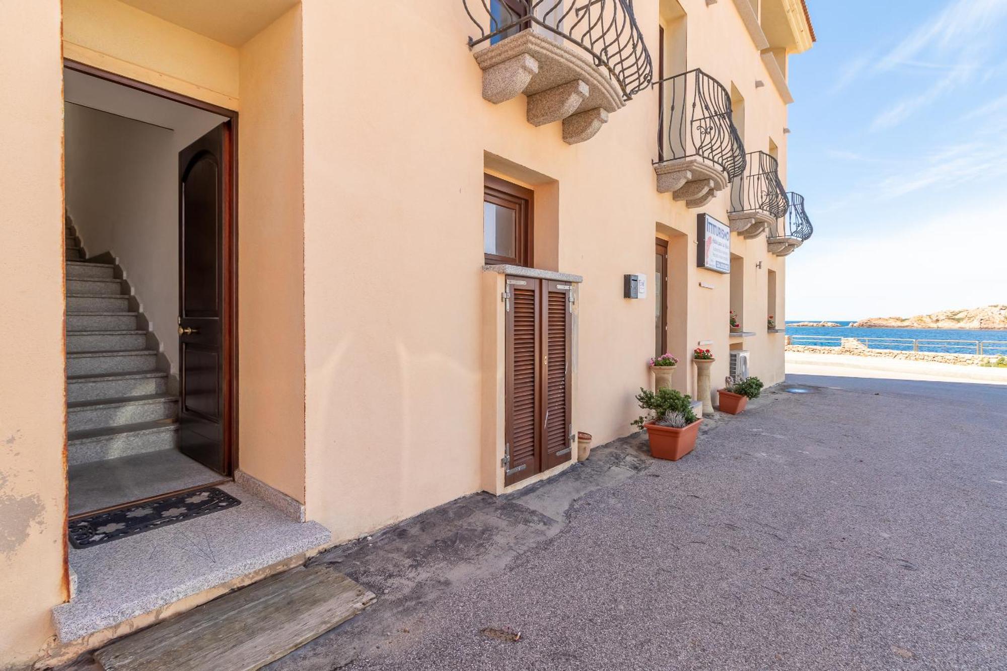Casa Sulla Scogliera Isola Rossa Apartment Exterior foto